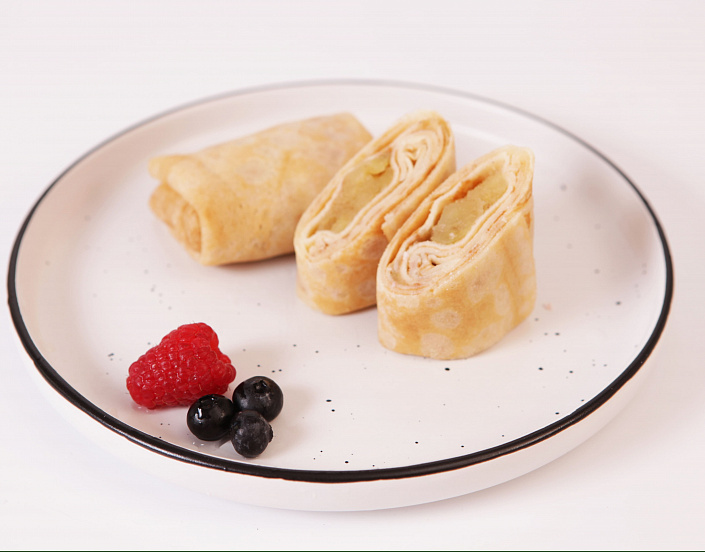 Блинчики с яблоком и корицей